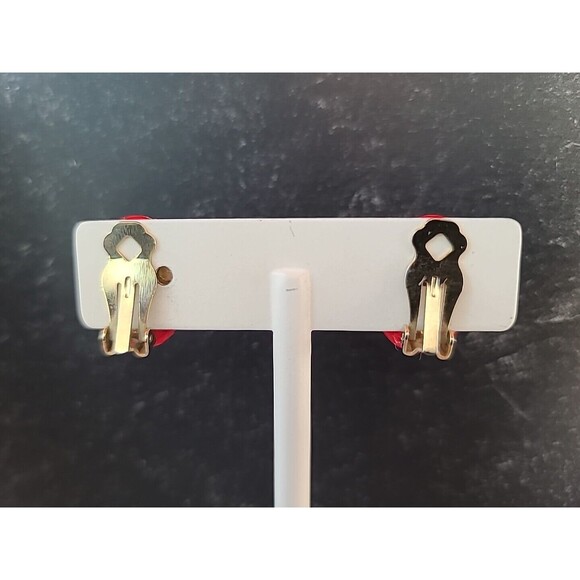 Red Glass Oval Shaped Gold Tone Metal Clip-on Earrings Vintage - Picture 7 of 10